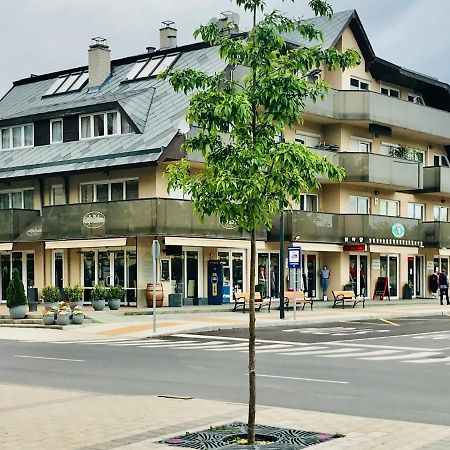 Cafe Relax Apartments Hévíz Exteriör bild