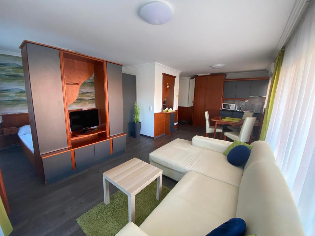 Cafe Relax Apartments Hévíz Exteriör bild