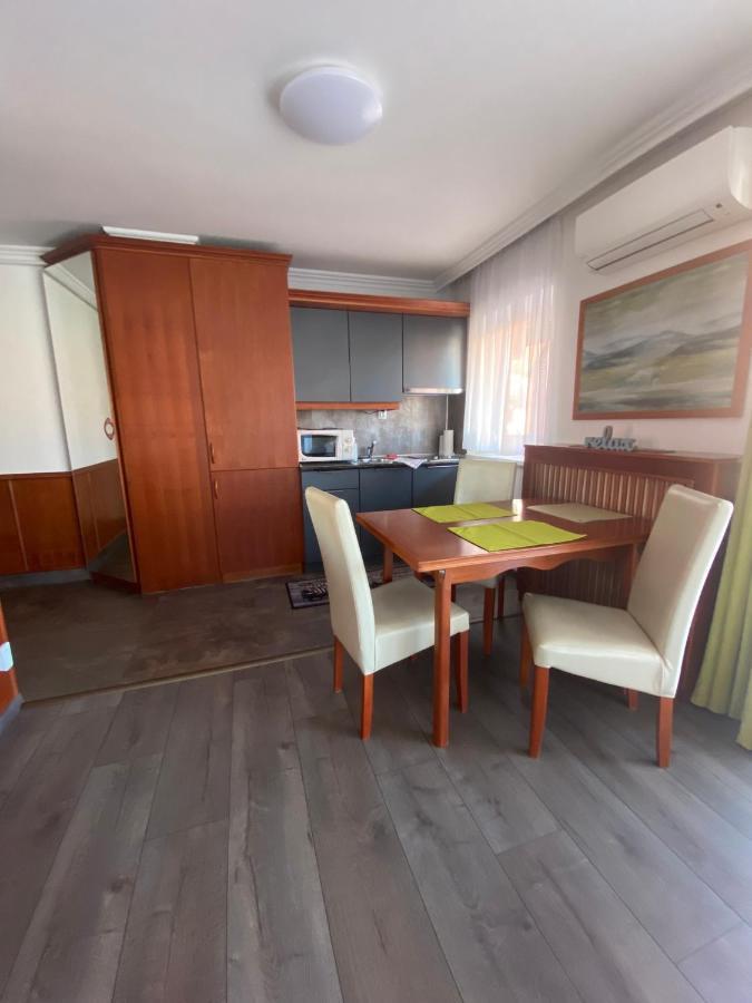 Cafe Relax Apartments Hévíz Exteriör bild