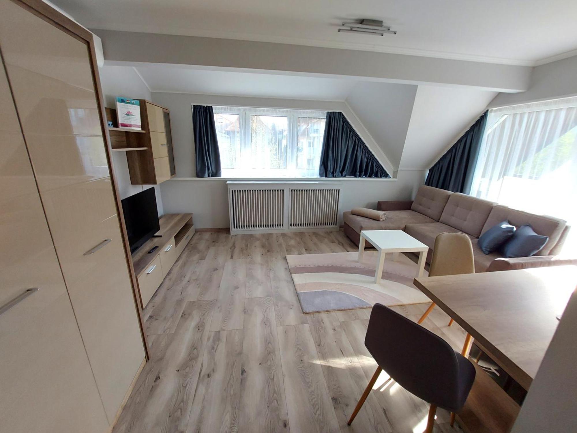 Cafe Relax Apartments Hévíz Exteriör bild