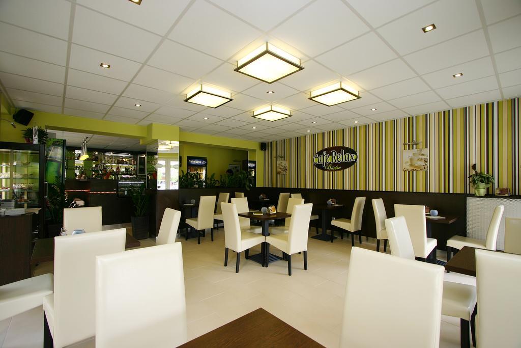 Cafe Relax Apartments Hévíz Exteriör bild