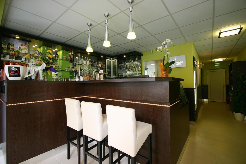 Cafe Relax Apartments Hévíz Exteriör bild