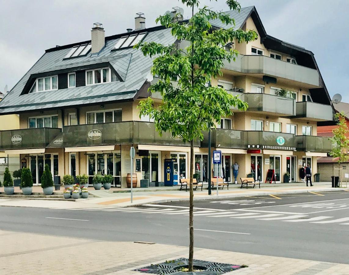 Cafe Relax Apartments Hévíz Exteriör bild